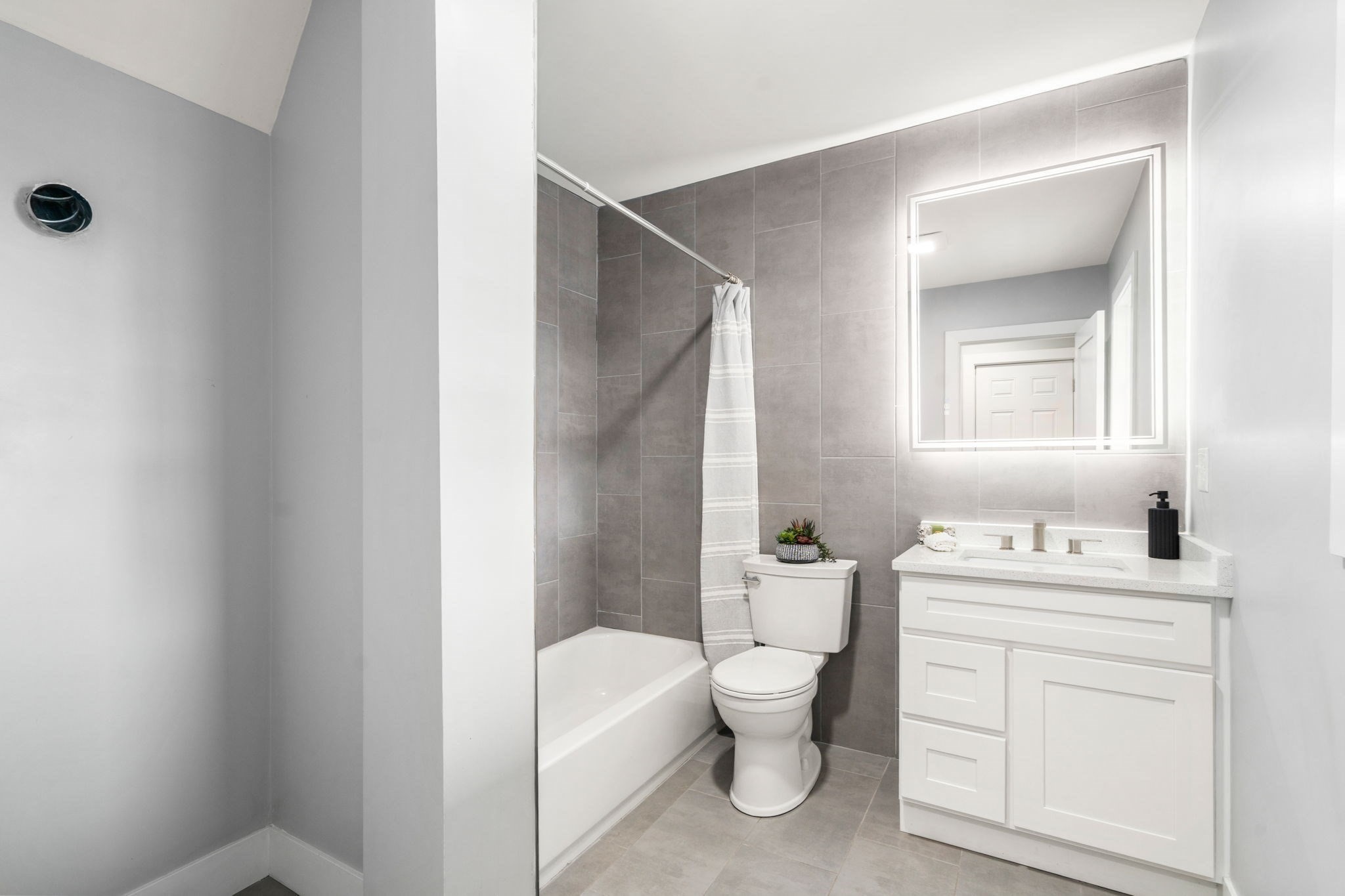 679 Columbia # 5 Property Photo 6