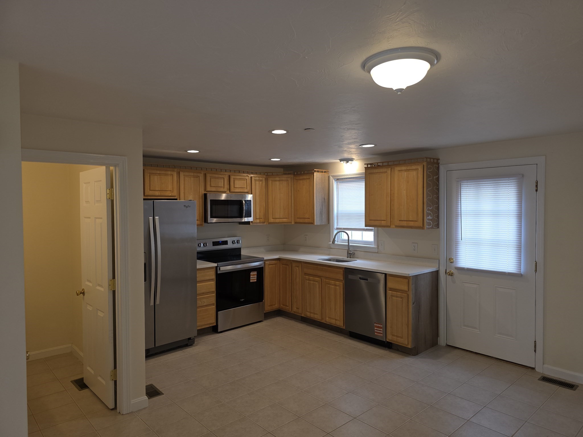 956 Warren Ave # 4 Property Photo 11