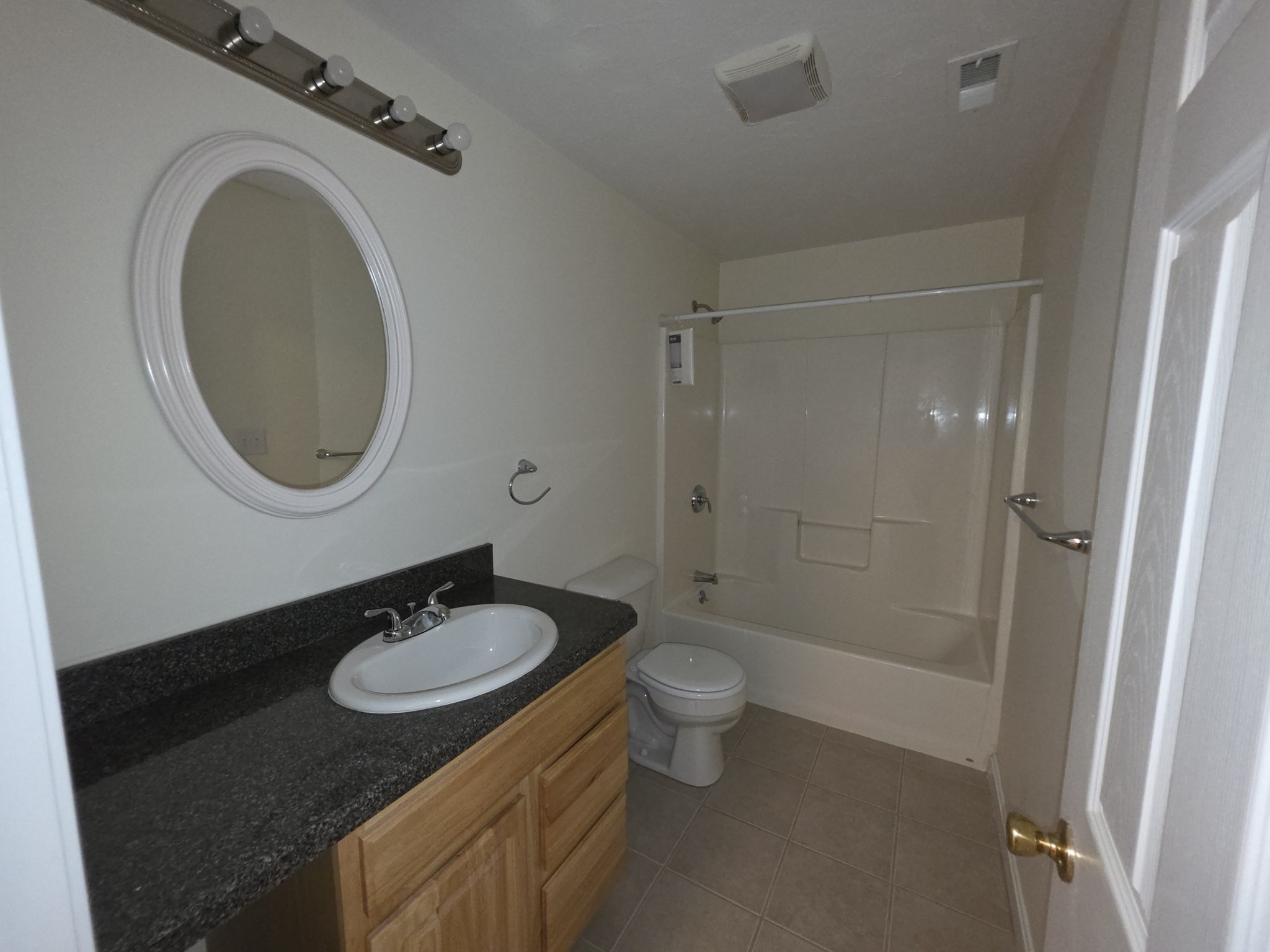 956 Warren Ave # 4 Property Photo 23