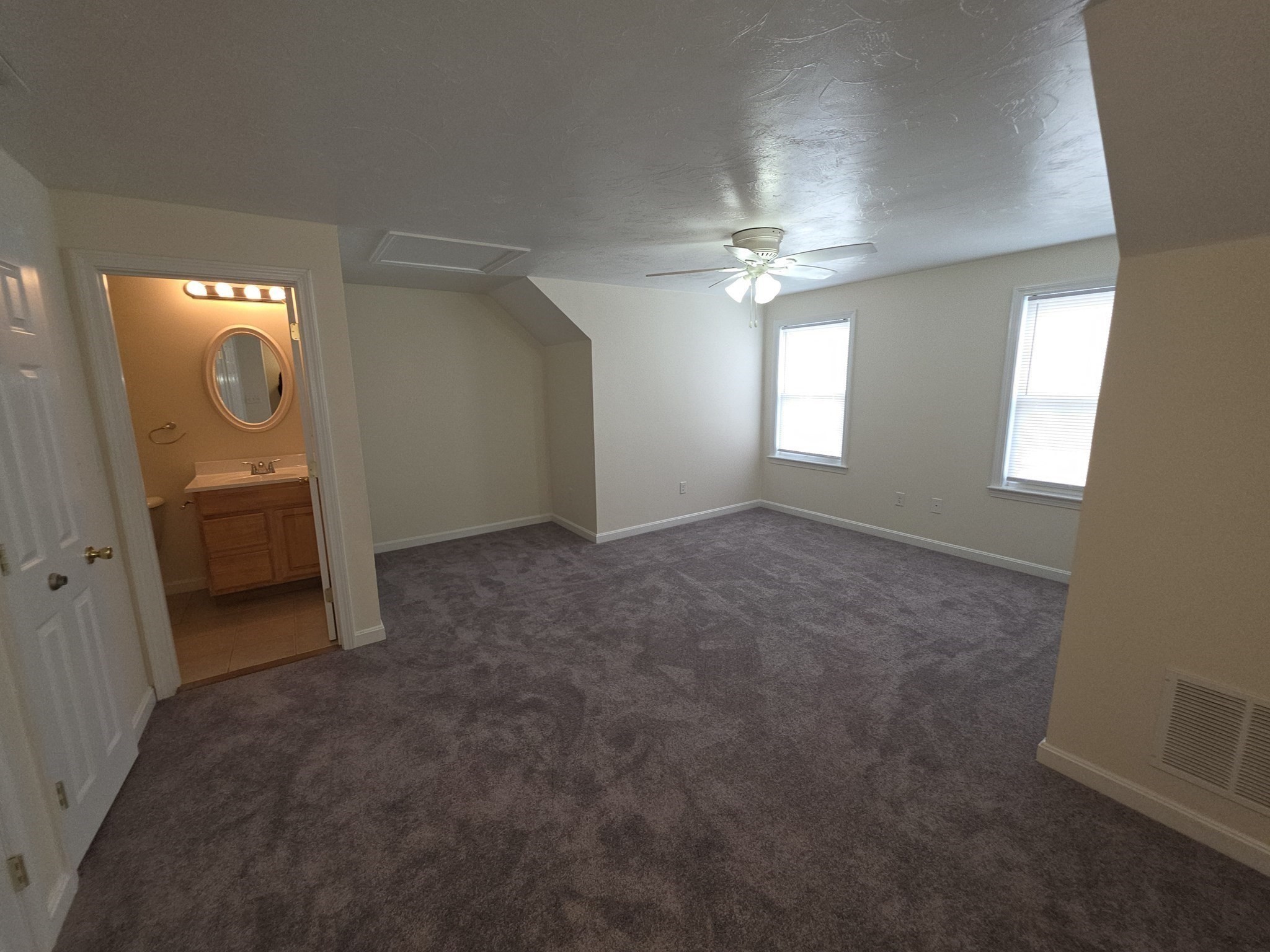 956 Warren Ave # 4 Property Photo 29