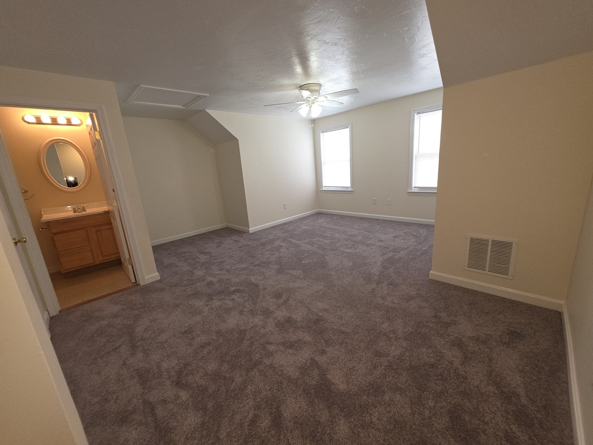 956 Warren Ave # 4 Property Photo 32