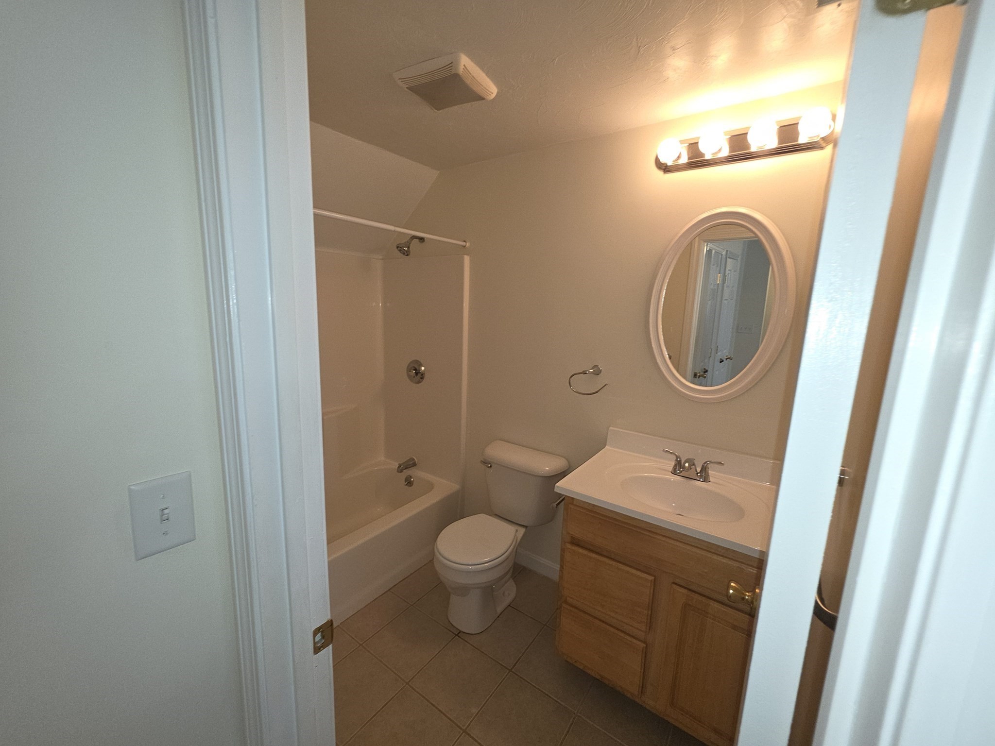 956 Warren Ave # 4 Property Photo 35