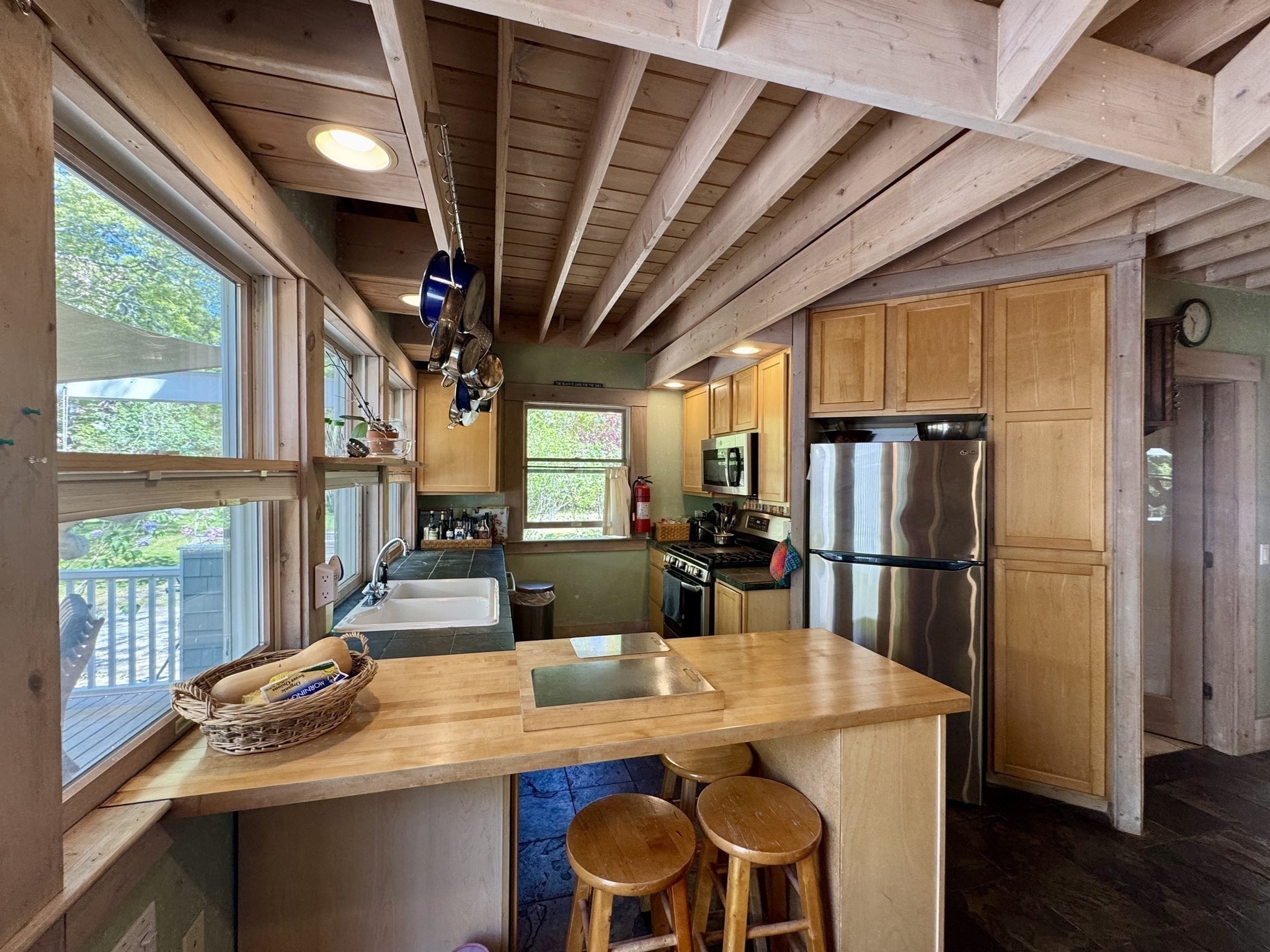 299 Daggett Ave # A Property Photo 6