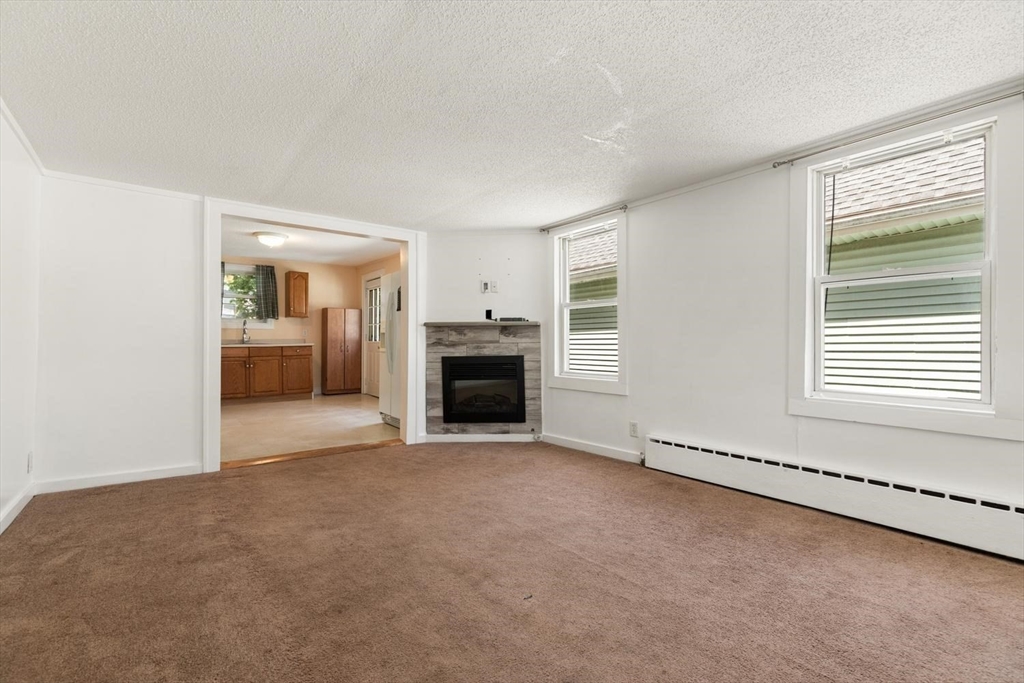 6 Minot St Property Photo 9