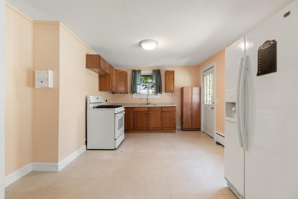 6 Minot St Property Photo 10