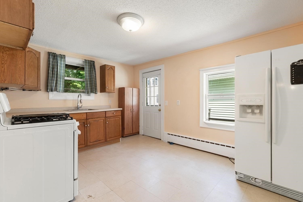 6 Minot St Property Photo 11