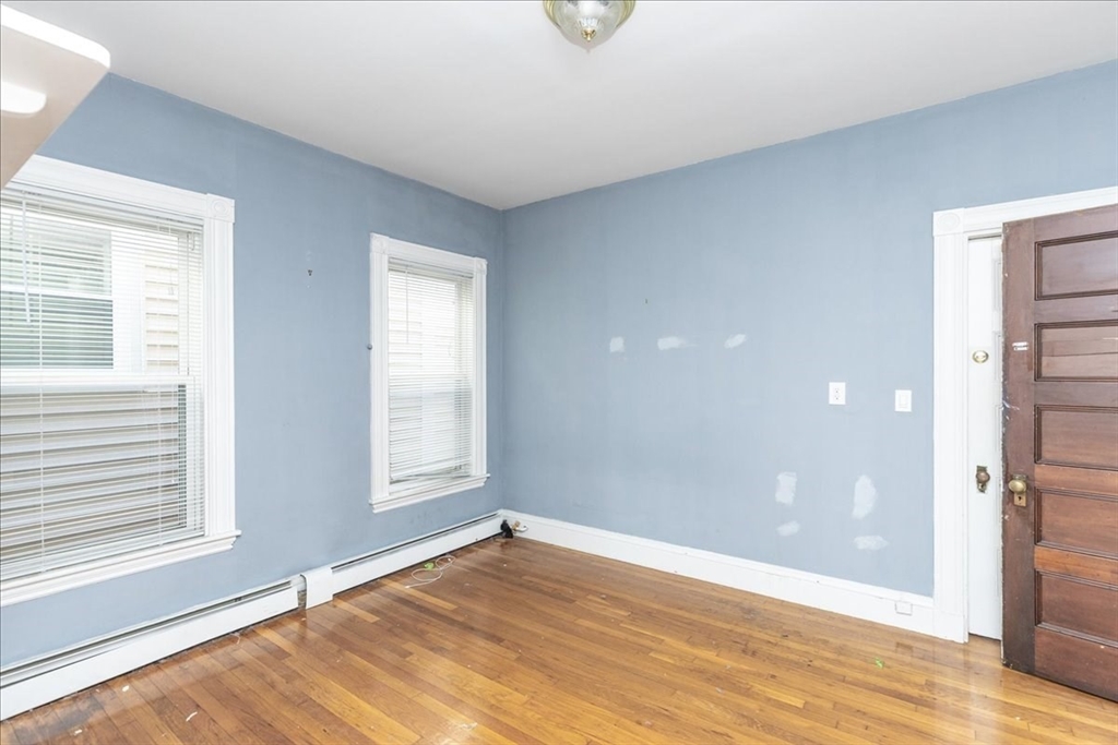 614-618 E. Broadway Property Photo 4