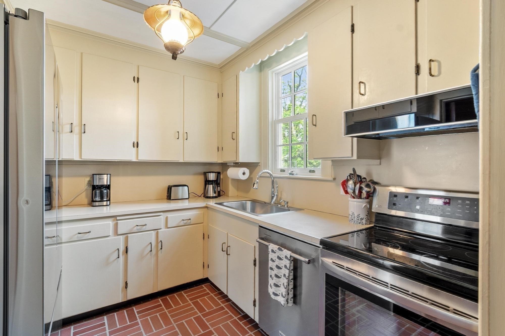 89 Lothrop Street Property Photo 18