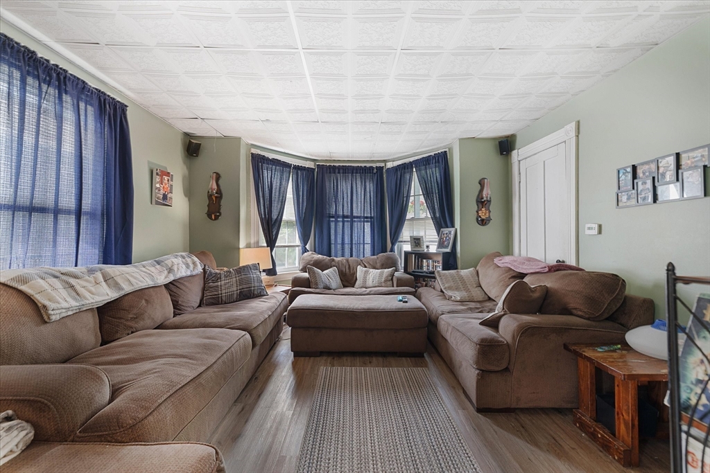 10 Kelton St Property Photo 6