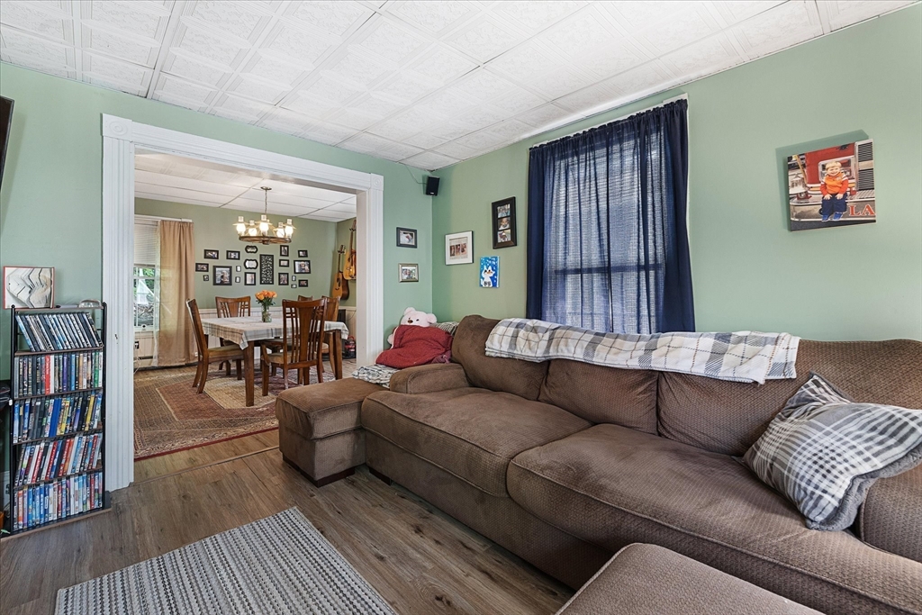 10 Kelton St Property Photo 7