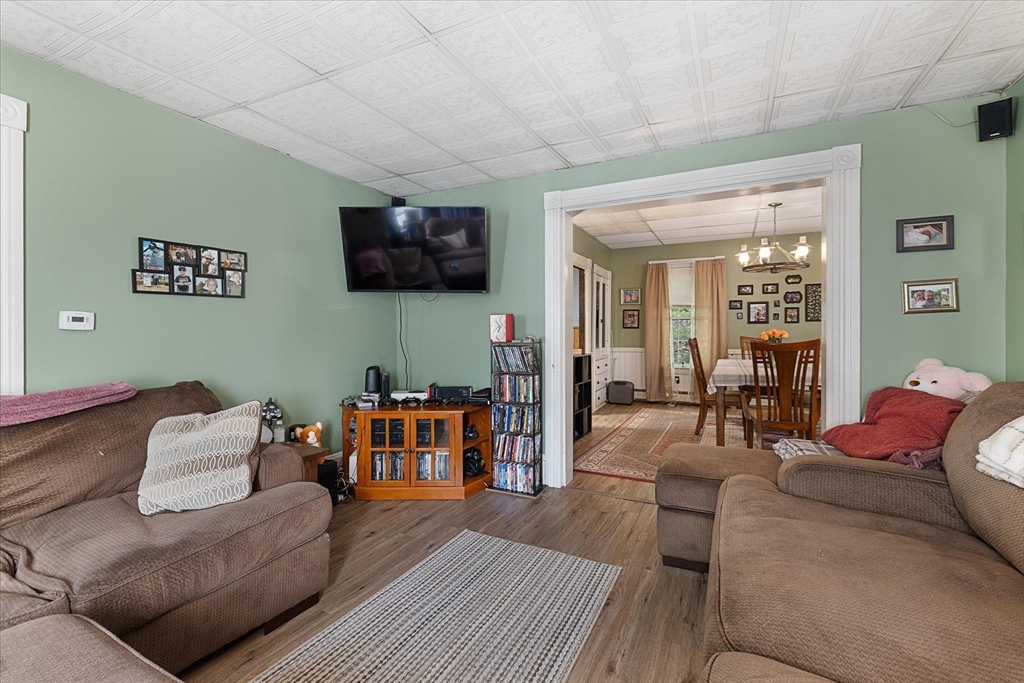 10 Kelton St Property Photo 8