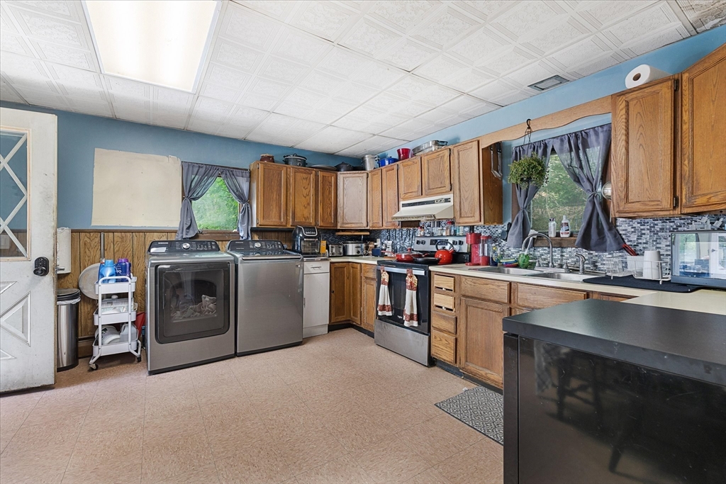 10 Kelton St Property Photo 12