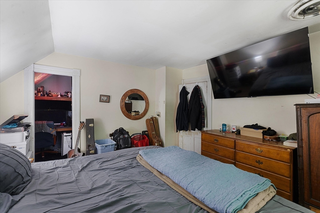 10 Kelton St Property Photo 19
