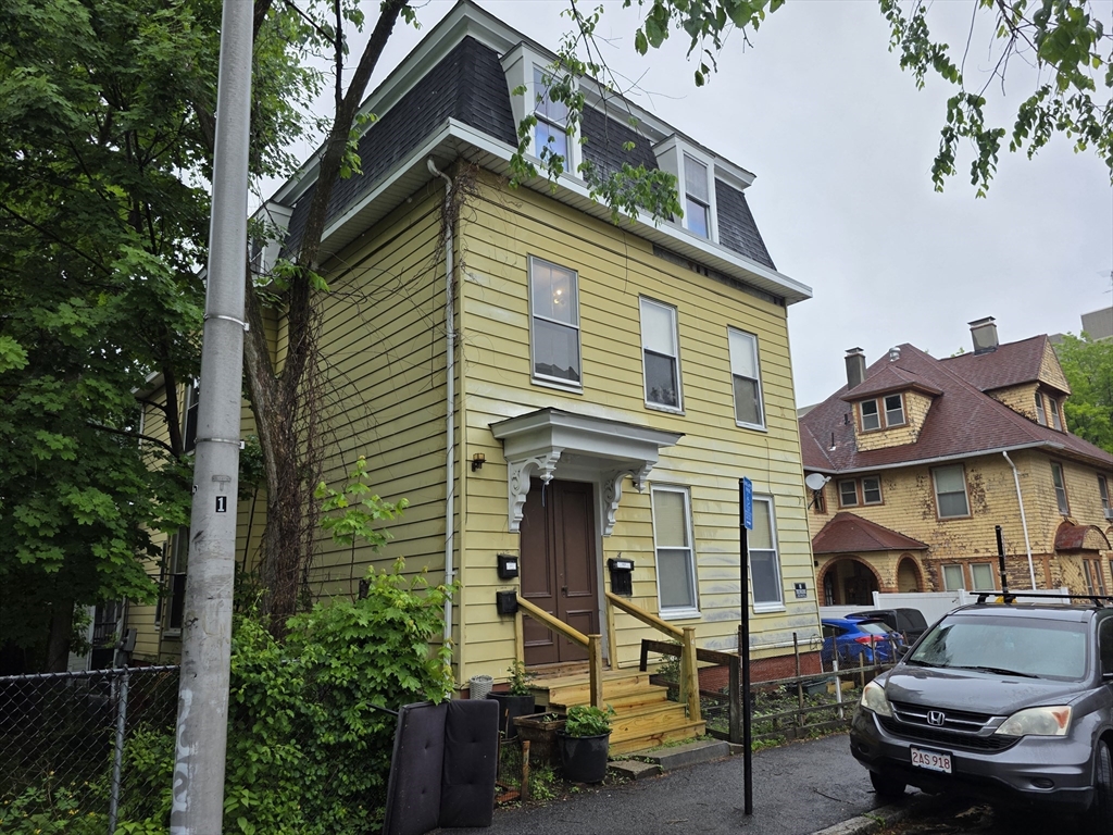 4 Home St Property Photo 2