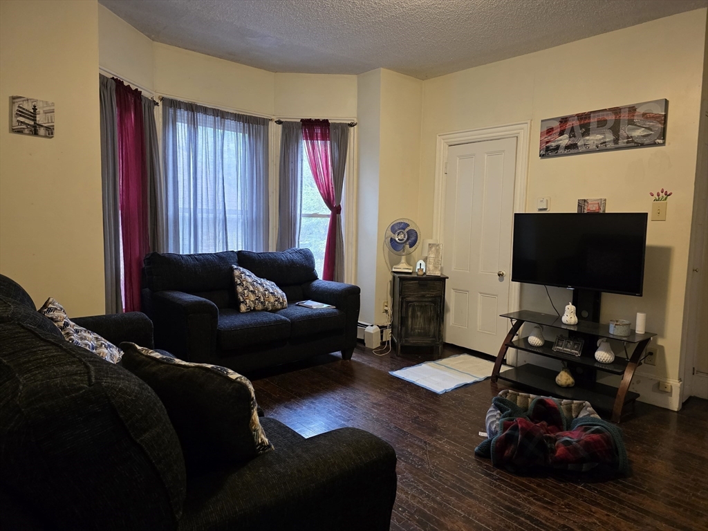 4 Home St Property Photo 9