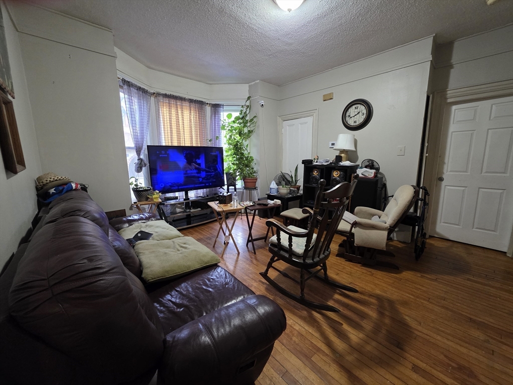 4 Home St Property Photo 18