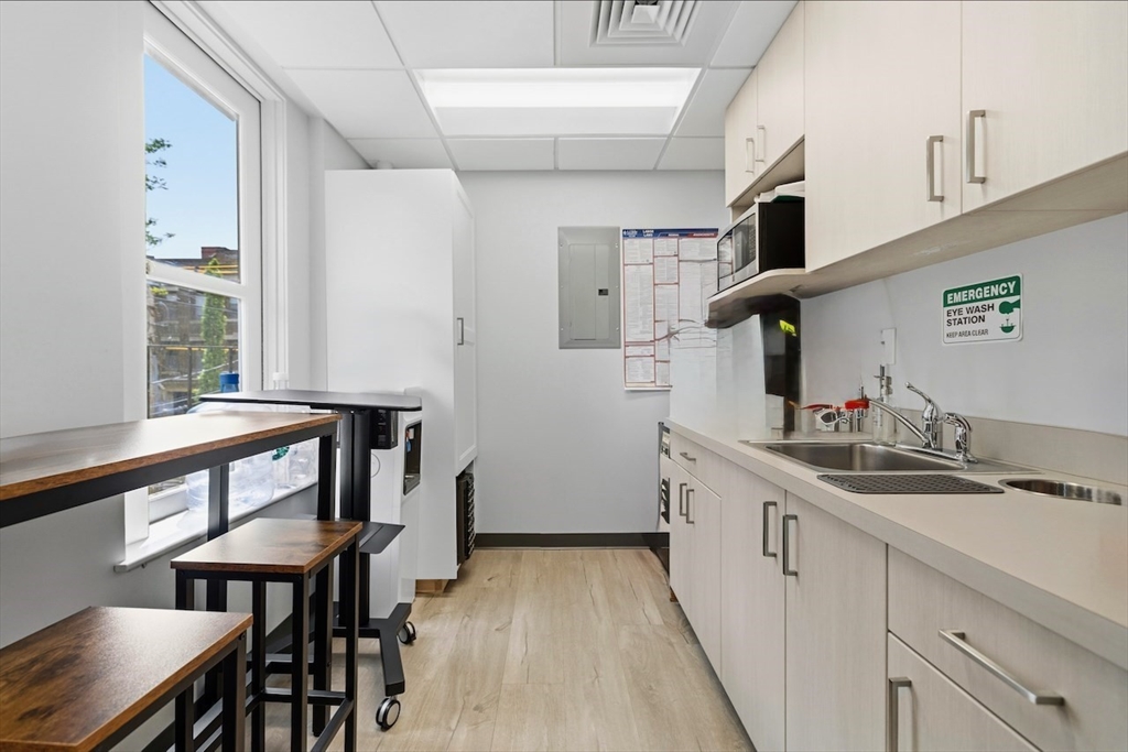 1051 Beacon St # 306 Property Photo 9