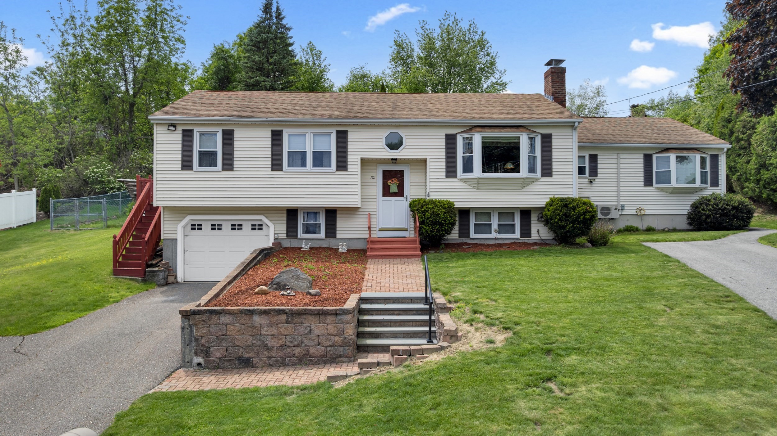 101 Long Hill Dr Property Photo 1