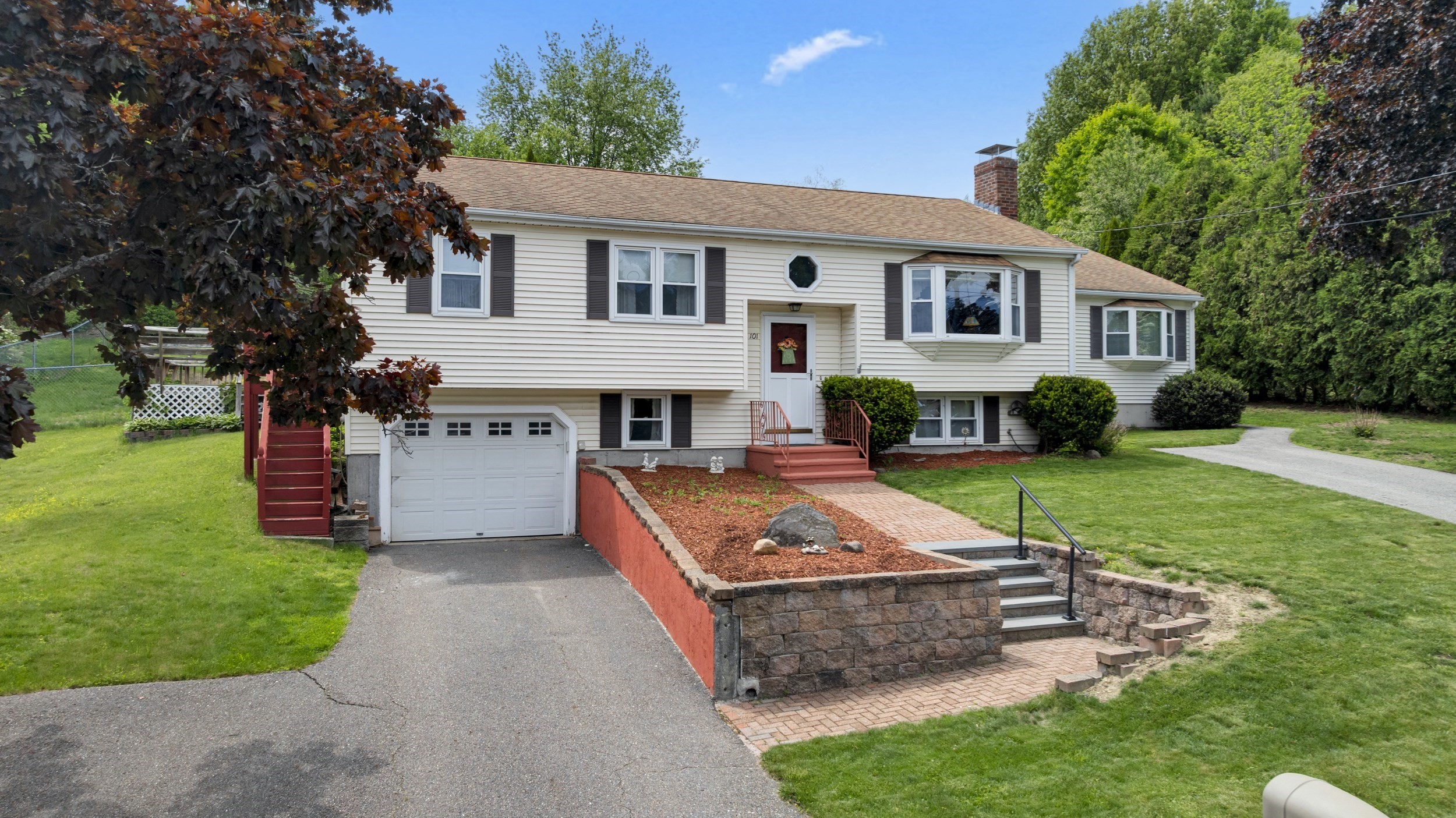 101 Long Hill Dr Property Photo 2