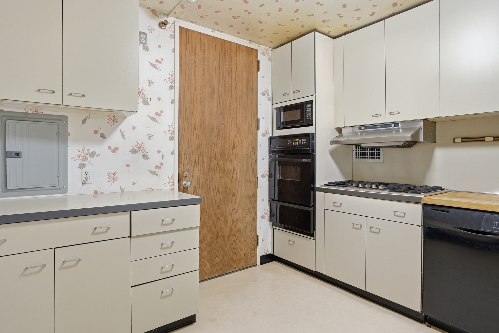 180 Beacon Street Property Photo 10