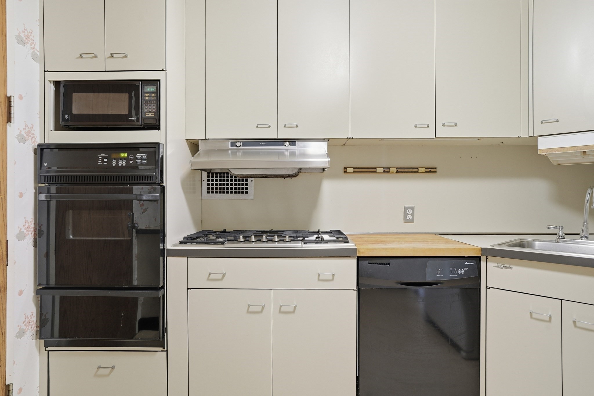 180 Beacon Street Property Photo 26