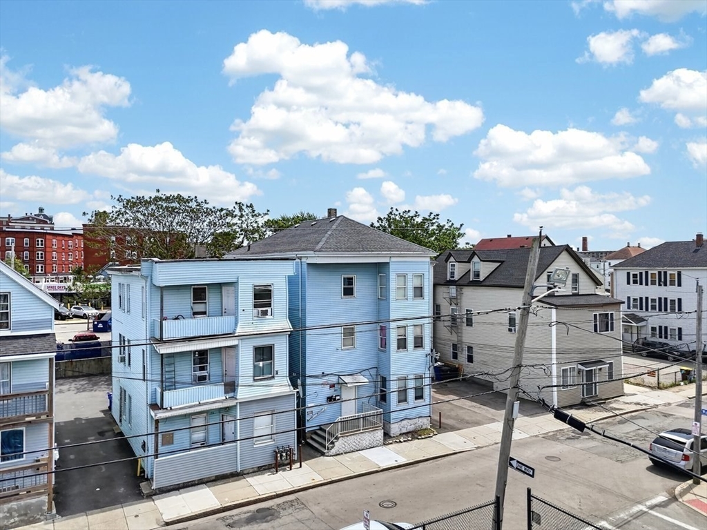 182 Quequechan Street Property Photo 3