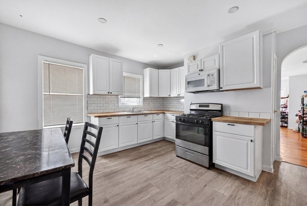182 Quequechan Street Property Photo 11