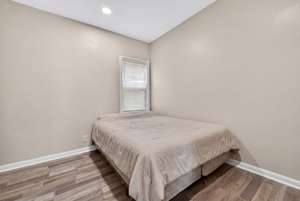 182 Quequechan Street Property Photo 12