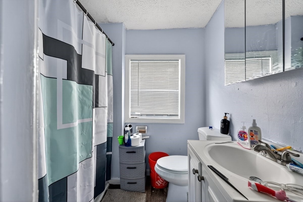 182 Quequechan Street Property Photo 13