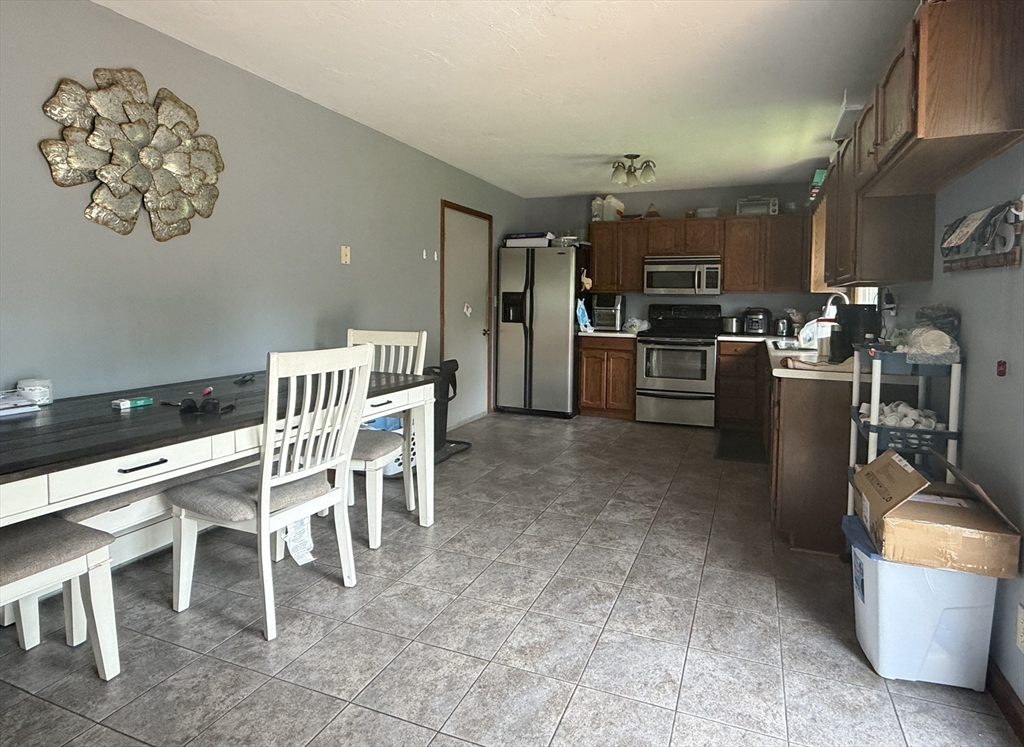 52 Locust Ave Property Photo 5