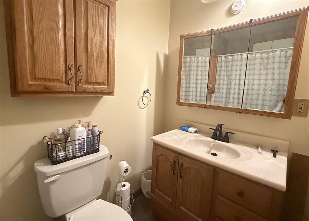 52 Locust Ave Property Photo 8