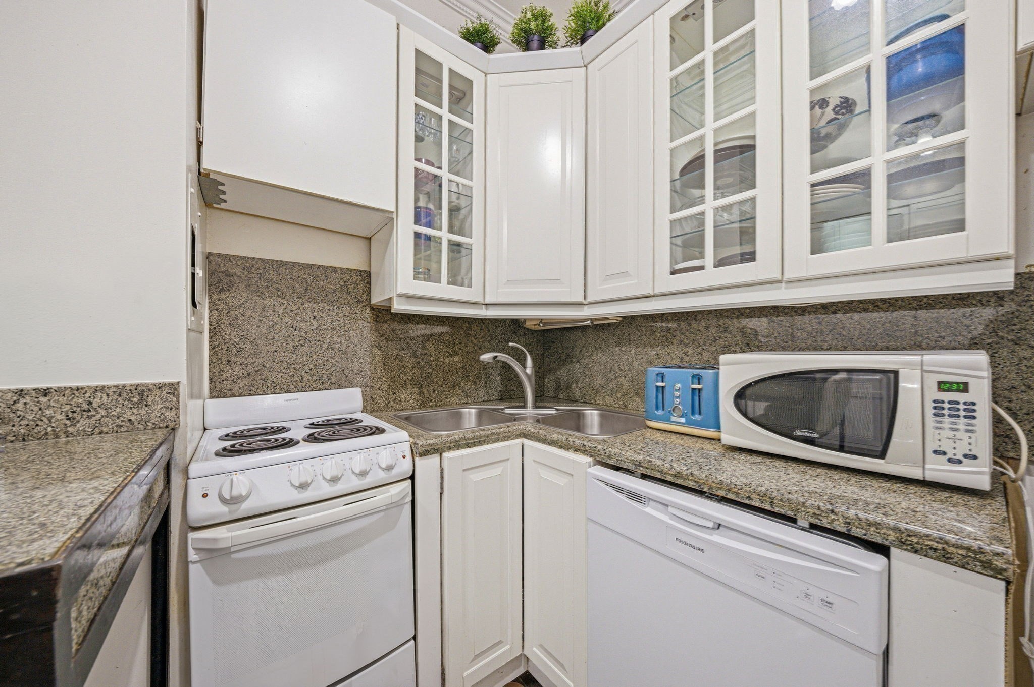 21 Beacon St # 4g Property Photo 10