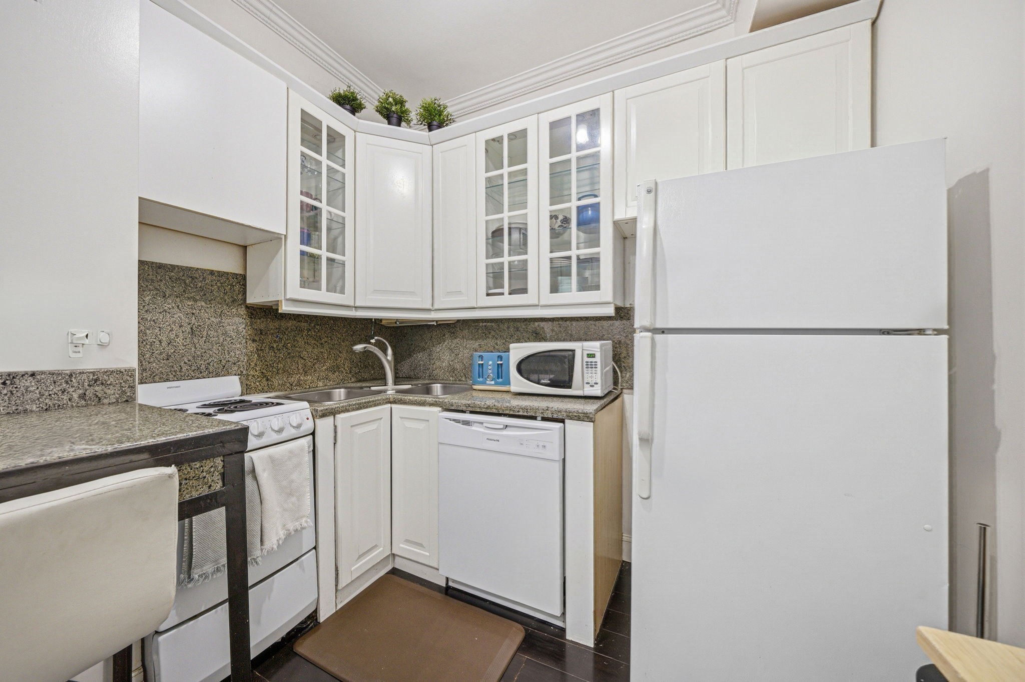 21 Beacon St # 4g Property Photo 11