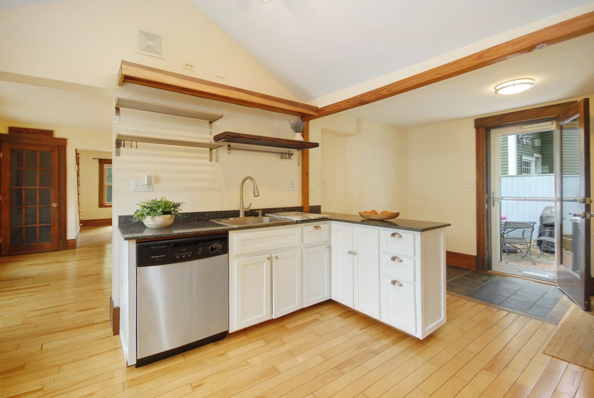 1832 Main St. Property Photo 5