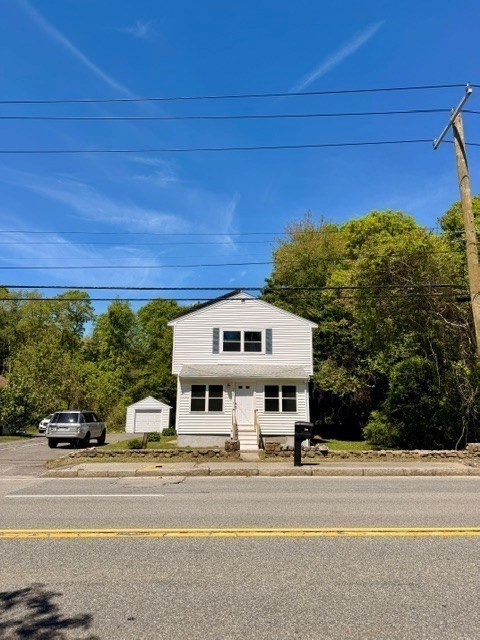 701 Mill St Property Photo 3