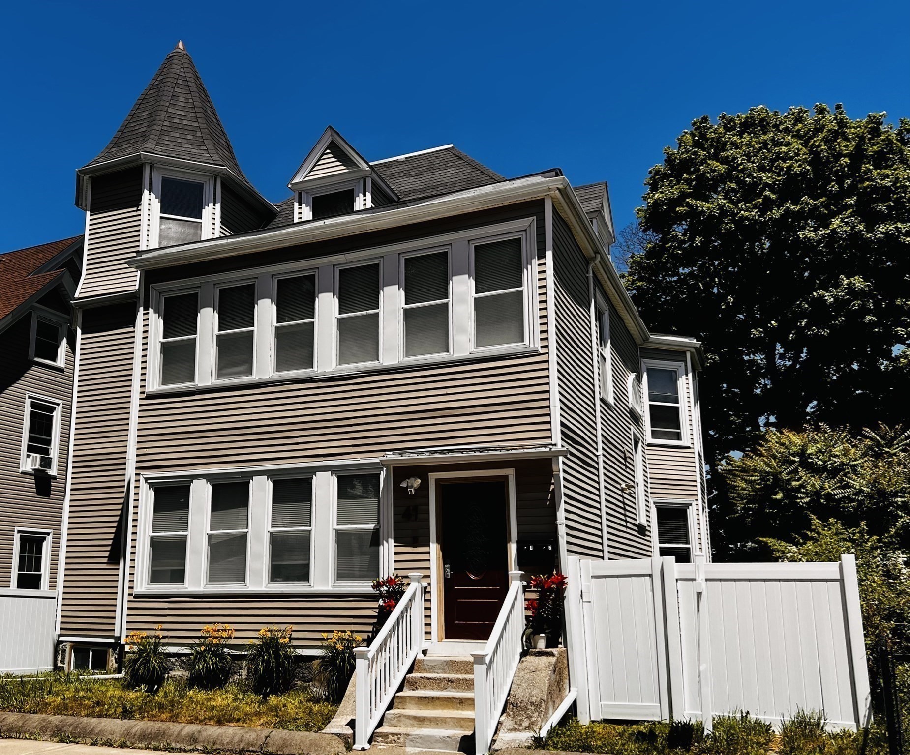 41 Gleason St Property Photo 2
