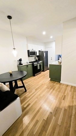 407 Washington St # 2 Property Photo 4
