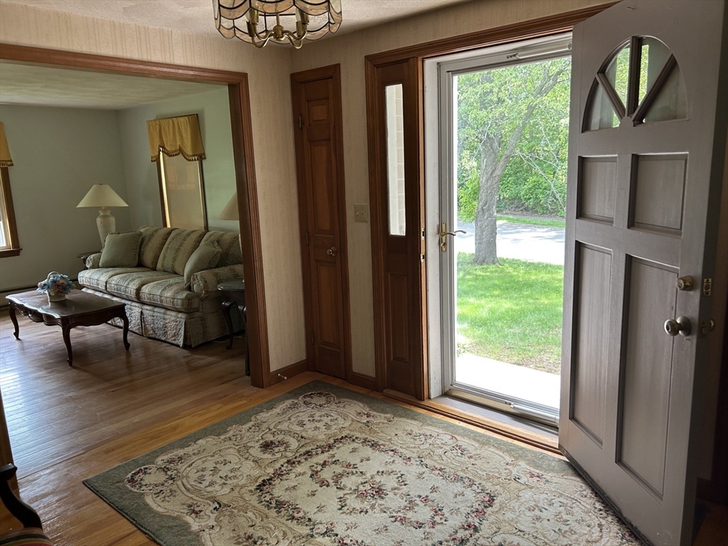 9 College Pond Drive Property Photo 3