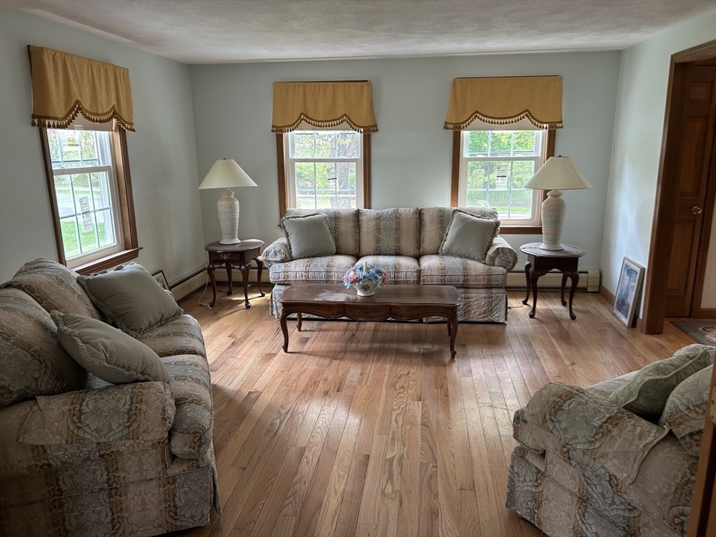 9 College Pond Drive Property Photo 5