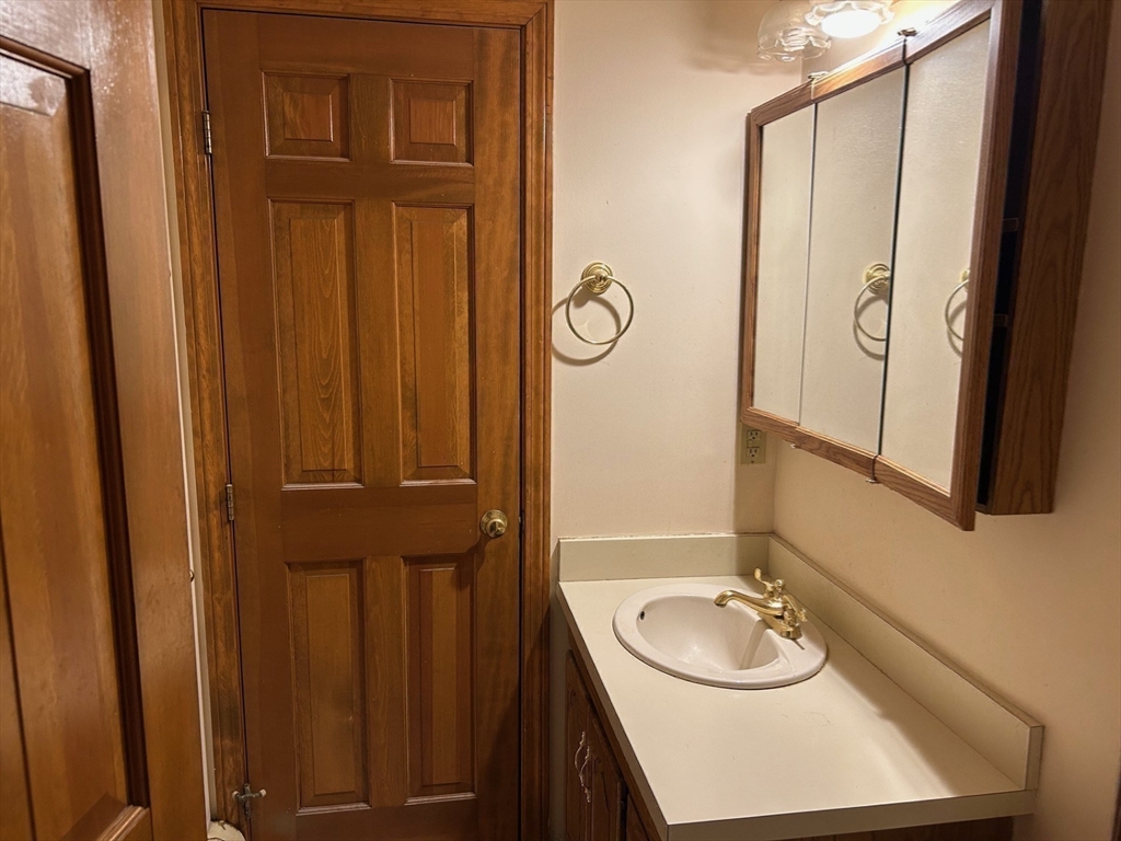 9 College Pond Drive Property Photo 10