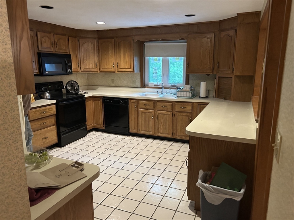 9 College Pond Drive Property Photo 11