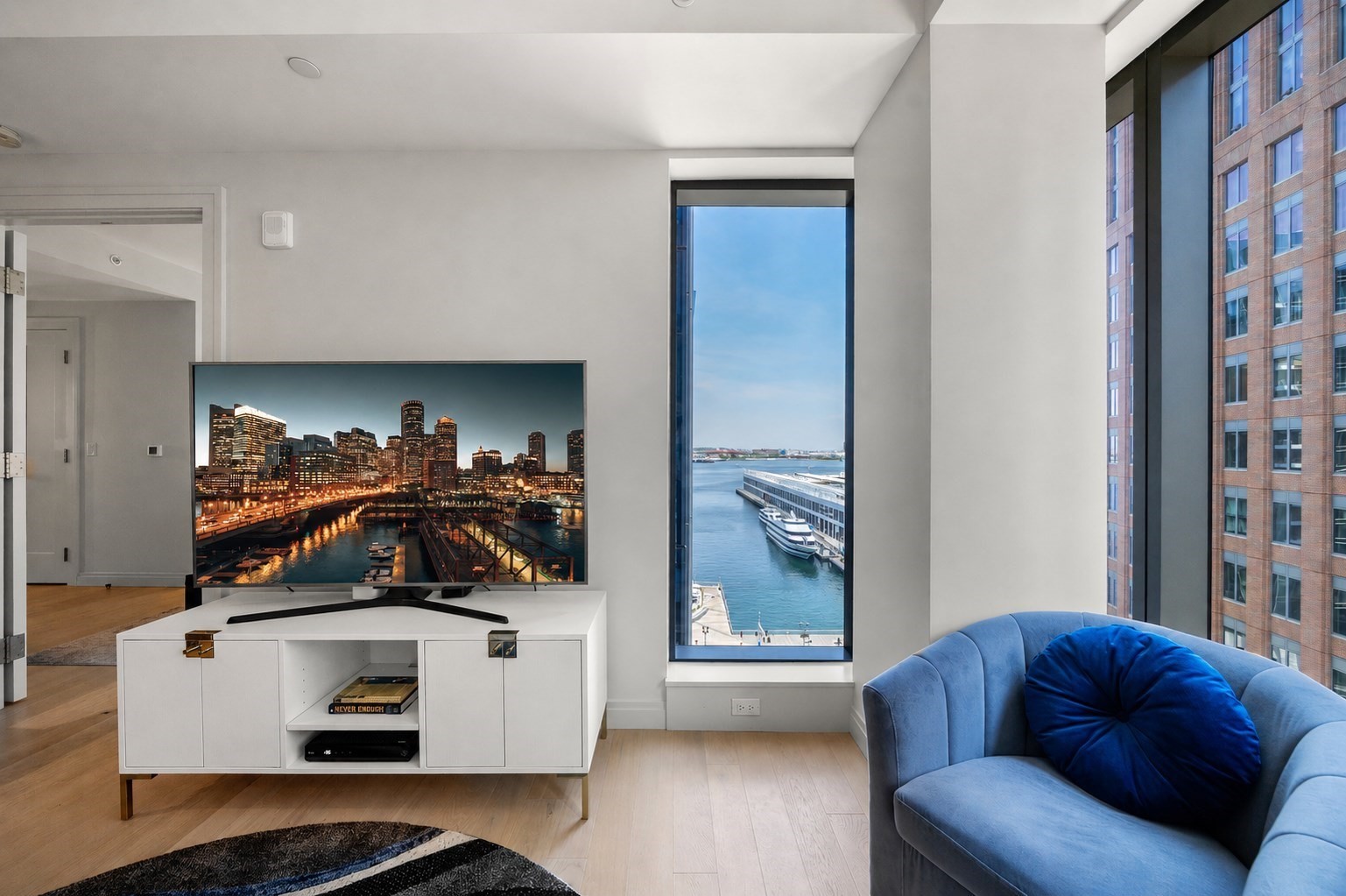 135 Seaport Blvd # 1506 Property Photo 1