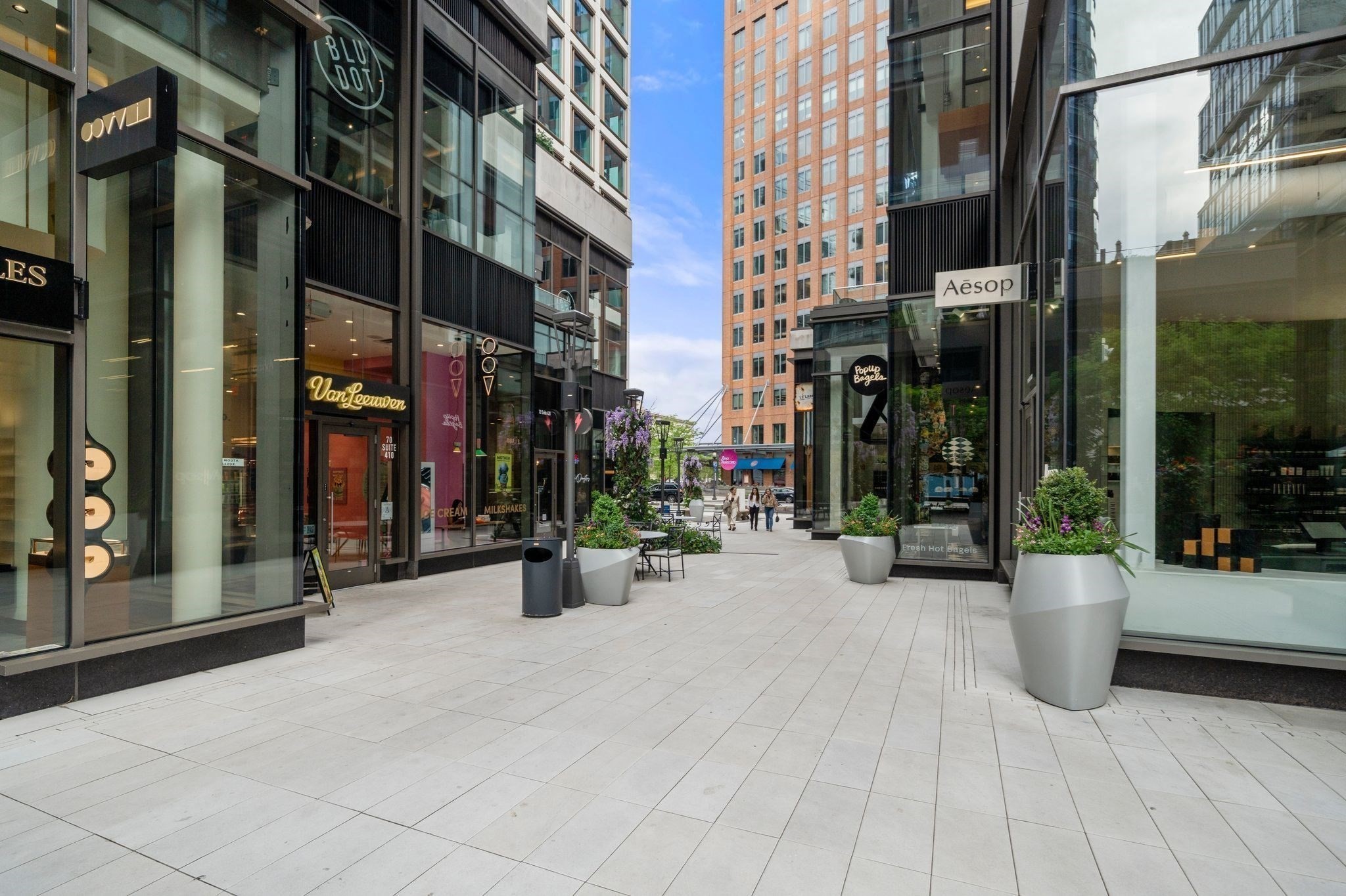 135 Seaport Blvd # 1506 Property Photo 35