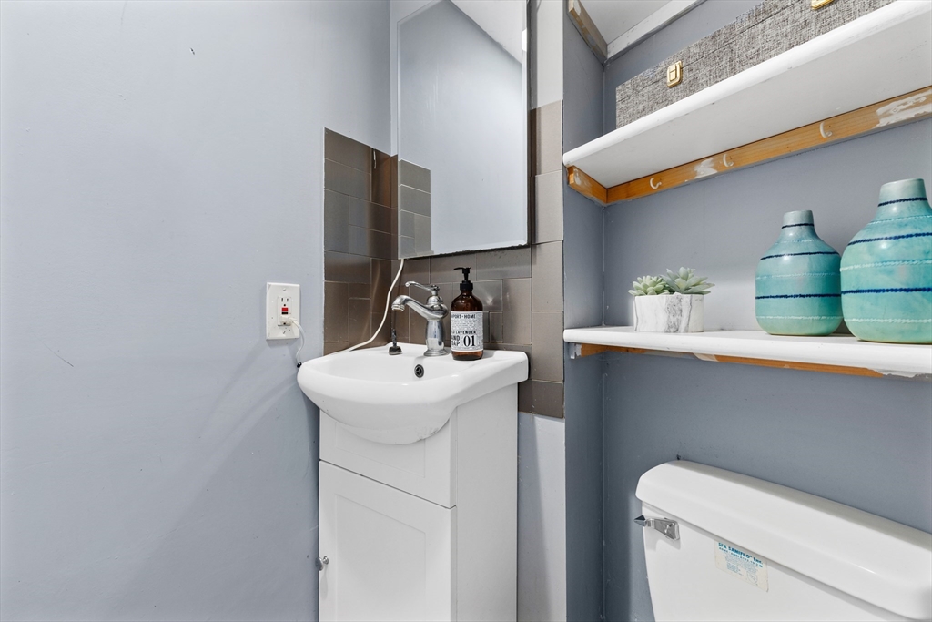 30 Pompositticutt St Property Photo 35