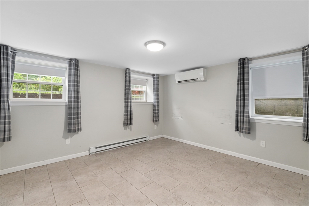 30 Pompositticutt St Property Photo 38