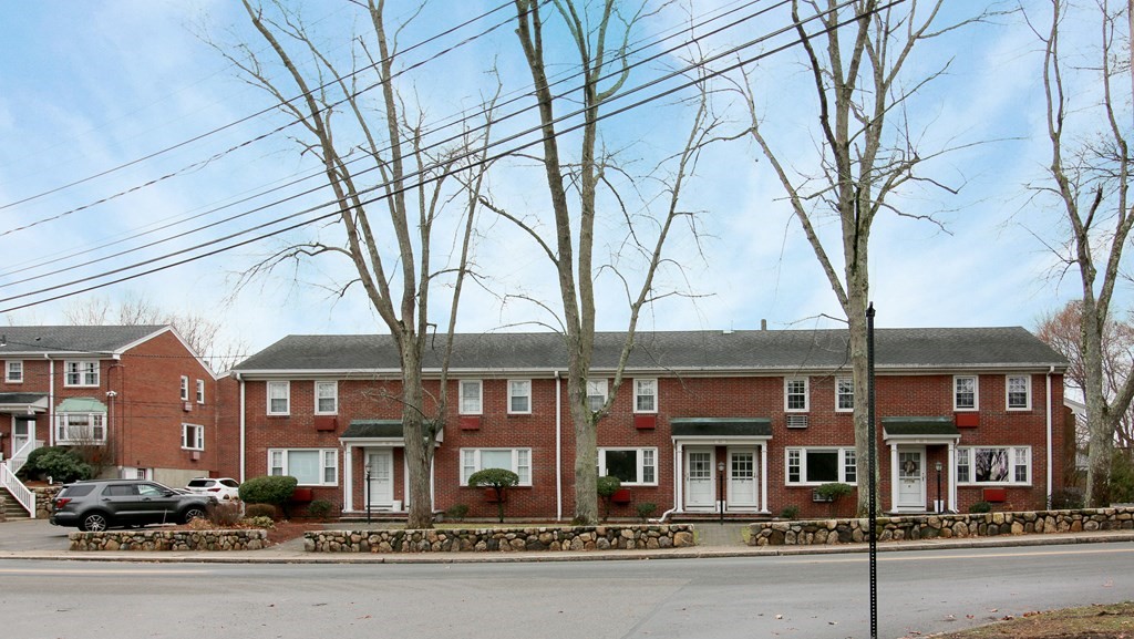 60 Lake St # D Property Photo 1