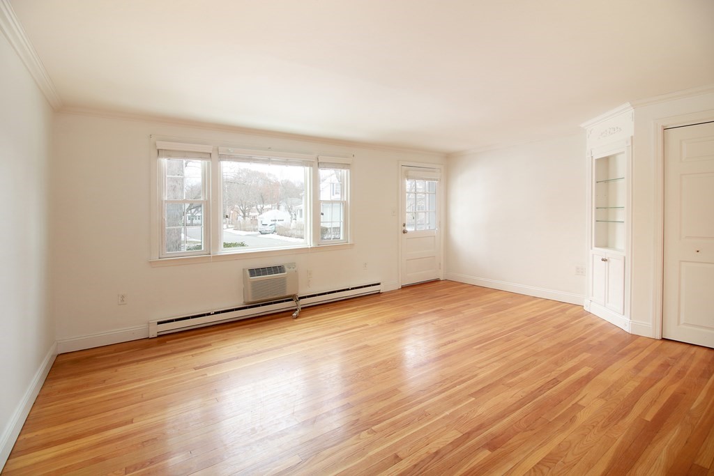 60 Lake St # D Property Photo 3