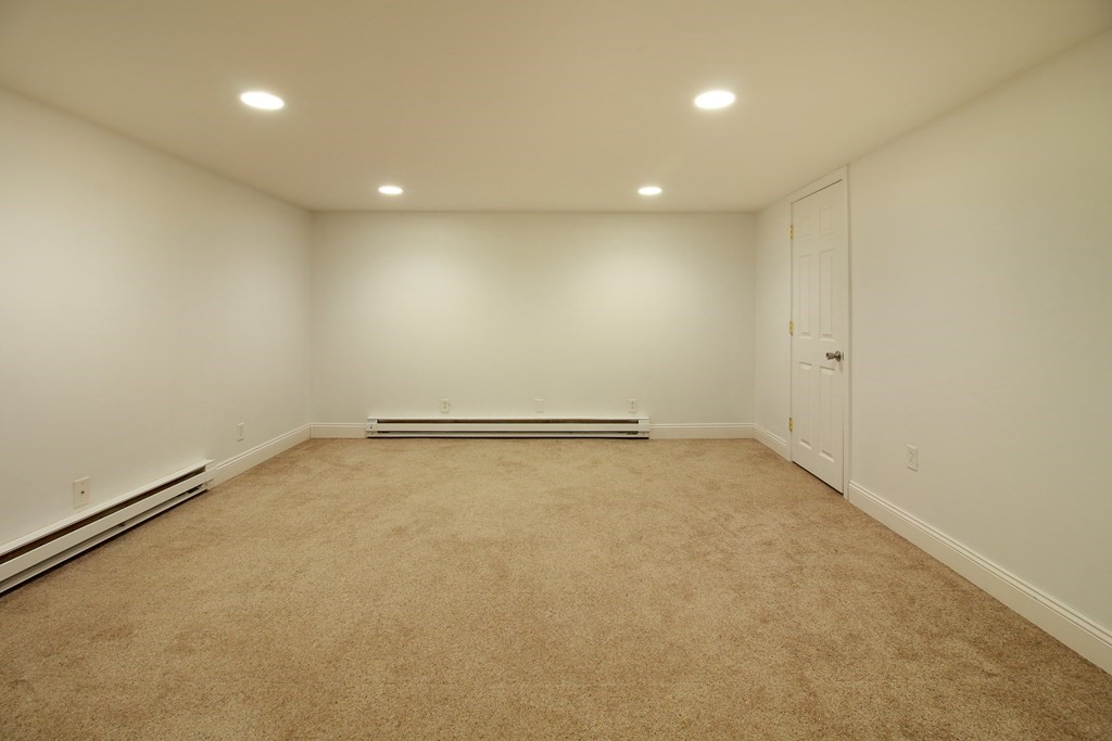 60 Lake St # D Property Photo 15