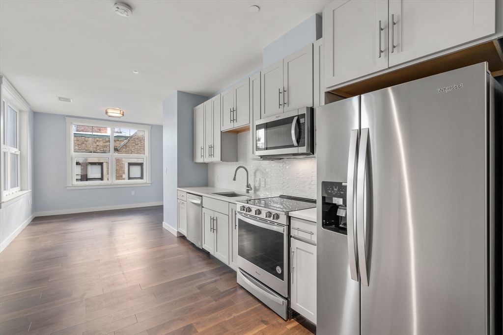 136 Babcock St # 204 Property Photo 1