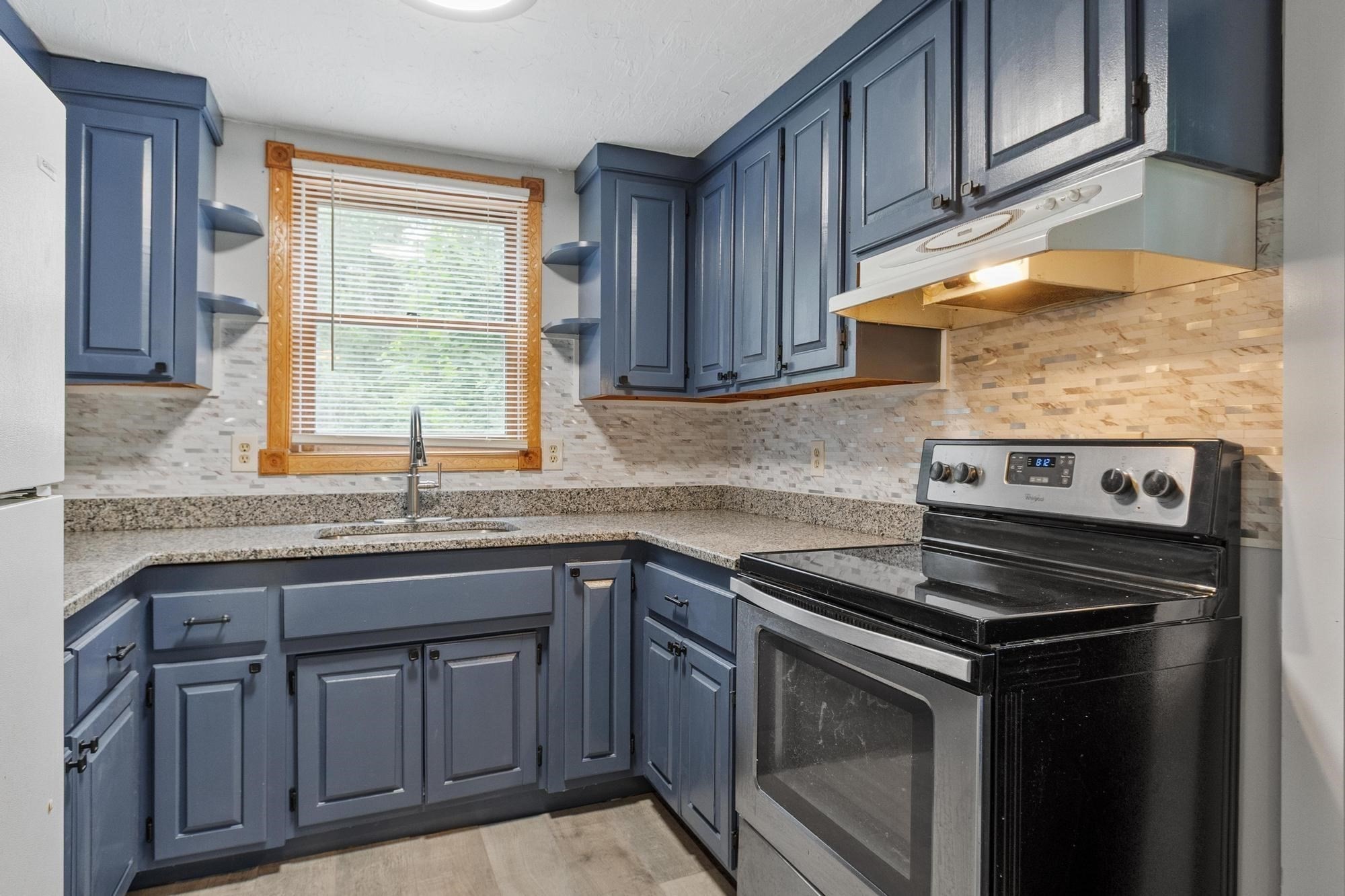 258 Allen St Property Photo 6